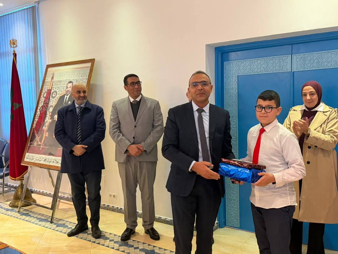 حملة تحسيسية وتوعوية تحت شعار " المدرسة.. فضاء لبناء الإنسان وترسيخ قيم المواطنة". 4 1000406062