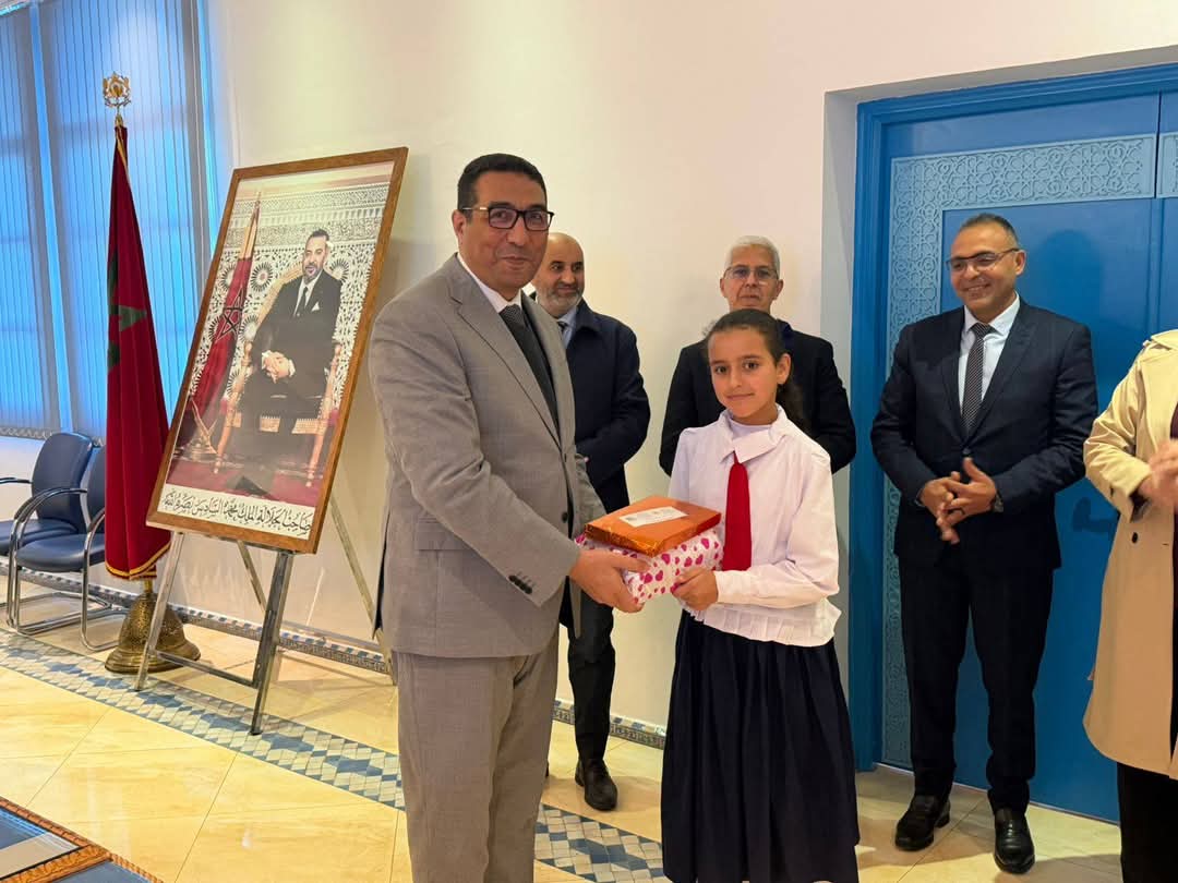 حملة تحسيسية وتوعوية تحت شعار " المدرسة.. فضاء لبناء الإنسان وترسيخ قيم المواطنة". 5 1000406063