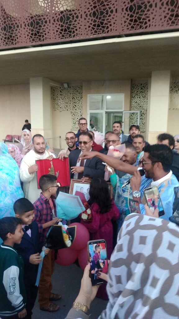 استقبال حاشد بالعيون للدكتور مولاي بوبكر حمداني عقب تتويجه بجائزة المجتمع المدني 2025 2 1000406067