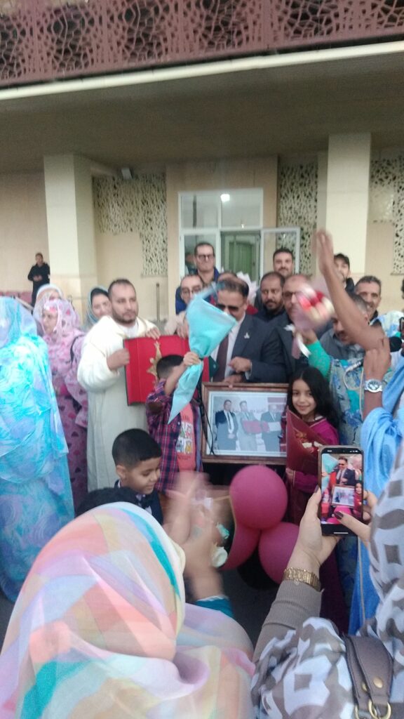 استقبال حاشد بالعيون للدكتور مولاي بوبكر حمداني عقب تتويجه بجائزة المجتمع المدني 2025 4 1000406069