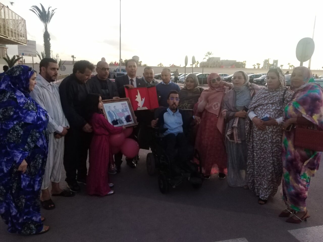 استقبال حاشد بالعيون للدكتور مولاي بوبكر حمداني عقب تتويجه بجائزة المجتمع المدني 2025 5 1000406070