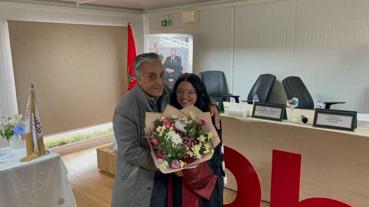 بالصور: المدرسة الوطنية للتجارة والتسيير بمراكش تحتضن مناقشة أطروحة دكتوراه حول الابتكار المفتوح في قطاع السيارات بالمغرب 4 1000406416