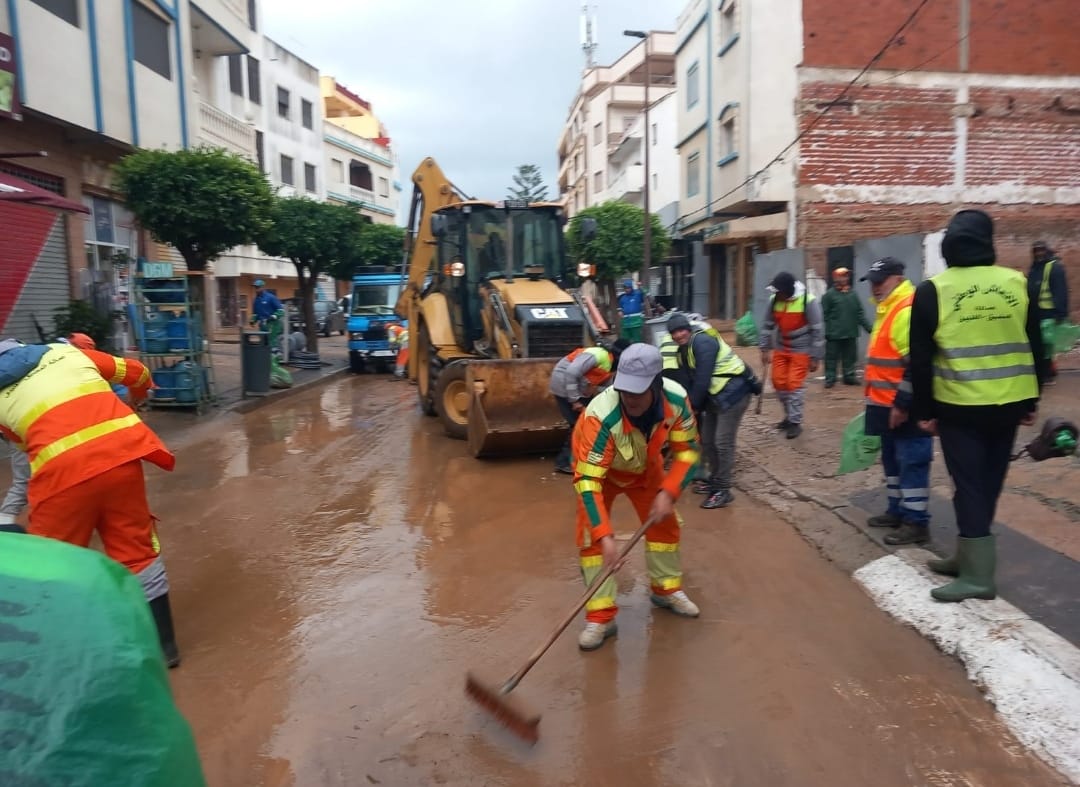 أمطار غزيرة بتطوان و عمالة المضيق الفنيدق تسببت في خسائر مادية وتعطيل نسبي لحركة السير و الجولان بالمداخل.. 4 1000406427