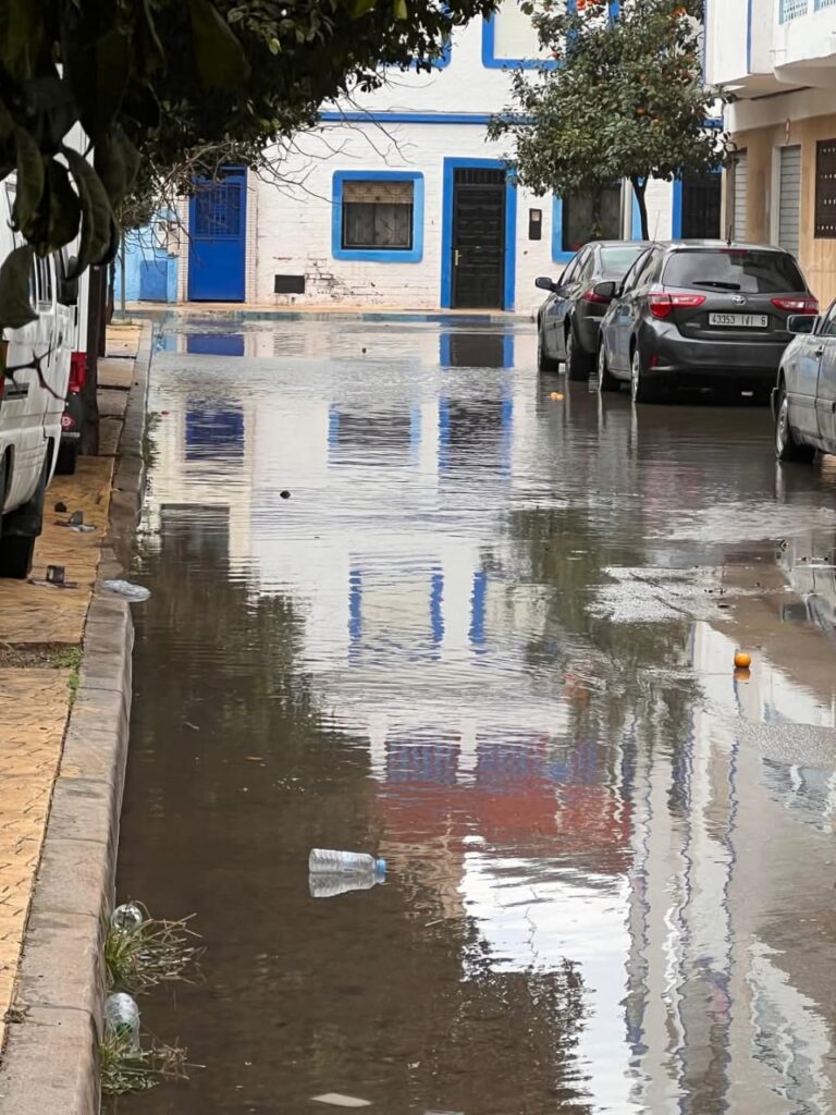 أمطار غزيرة بتطوان و عمالة المضيق الفنيدق تسببت في خسائر مادية وتعطيل نسبي لحركة السير و الجولان بالمداخل.. 5 1000406428