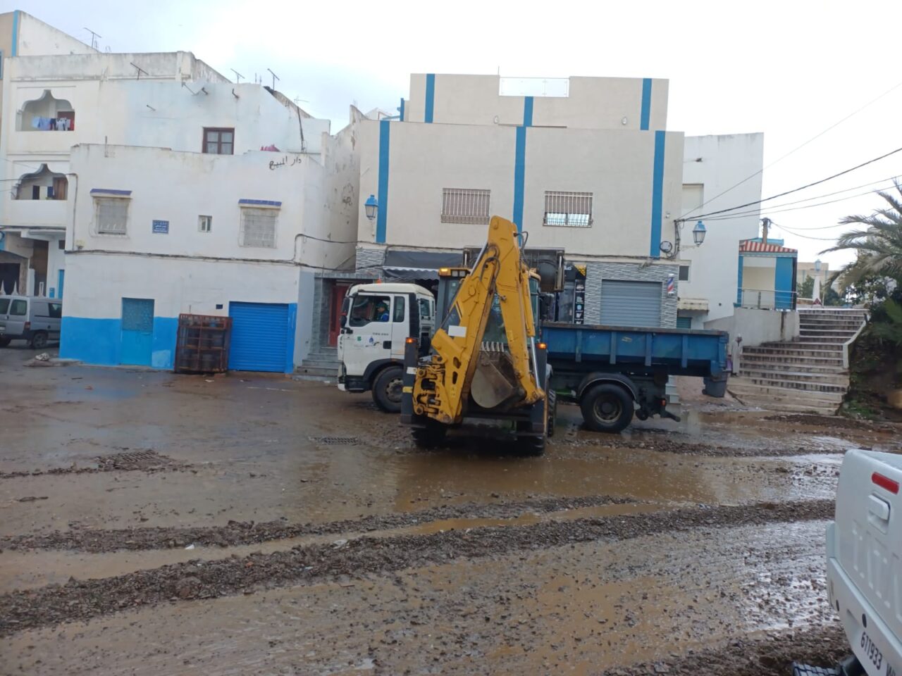 أمطار غزيرة بتطوان و عمالة المضيق الفنيدق تسببت في خسائر مادية وتعطيل نسبي لحركة السير و الجولان بالمداخل.. 8 1000406431