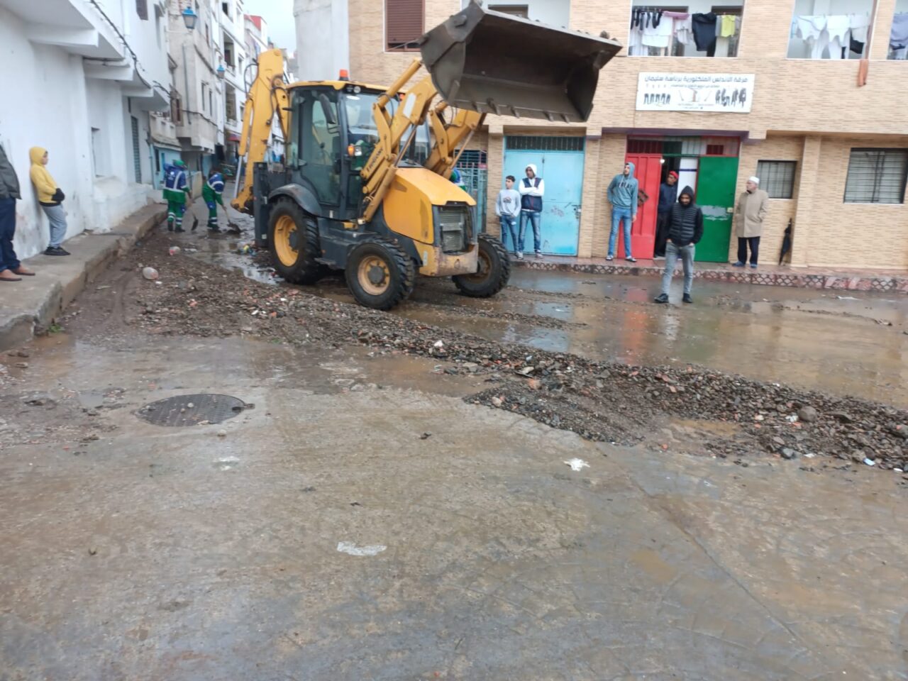 أمطار غزيرة بتطوان و عمالة المضيق الفنيدق تسببت في خسائر مادية وتعطيل نسبي لحركة السير و الجولان بالمداخل.. 10 1000406433