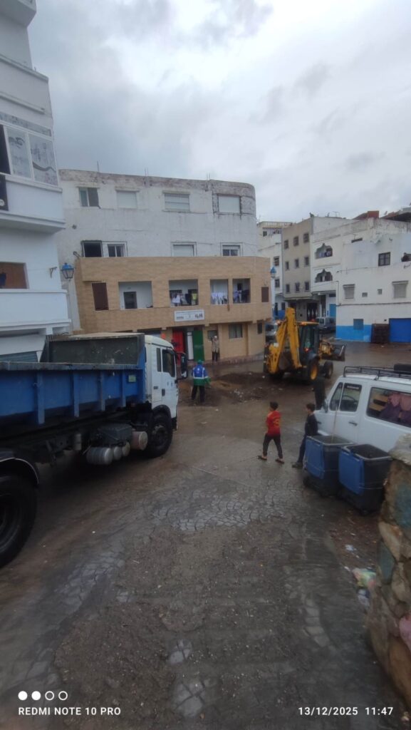 أمطار غزيرة بتطوان و عمالة المضيق الفنيدق تسببت في خسائر مادية وتعطيل نسبي لحركة السير و الجولان بالمداخل.. 11 1000406434