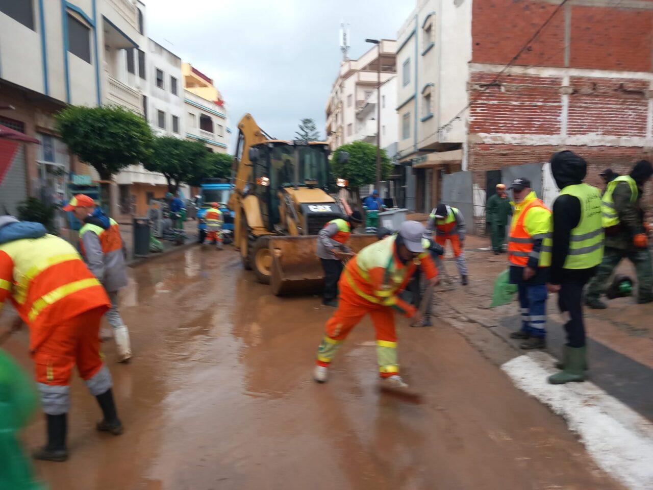 أمطار غزيرة بتطوان و عمالة المضيق الفنيدق تسببت في خسائر مادية وتعطيل نسبي لحركة السير و الجولان بالمداخل.. 12 1000406435