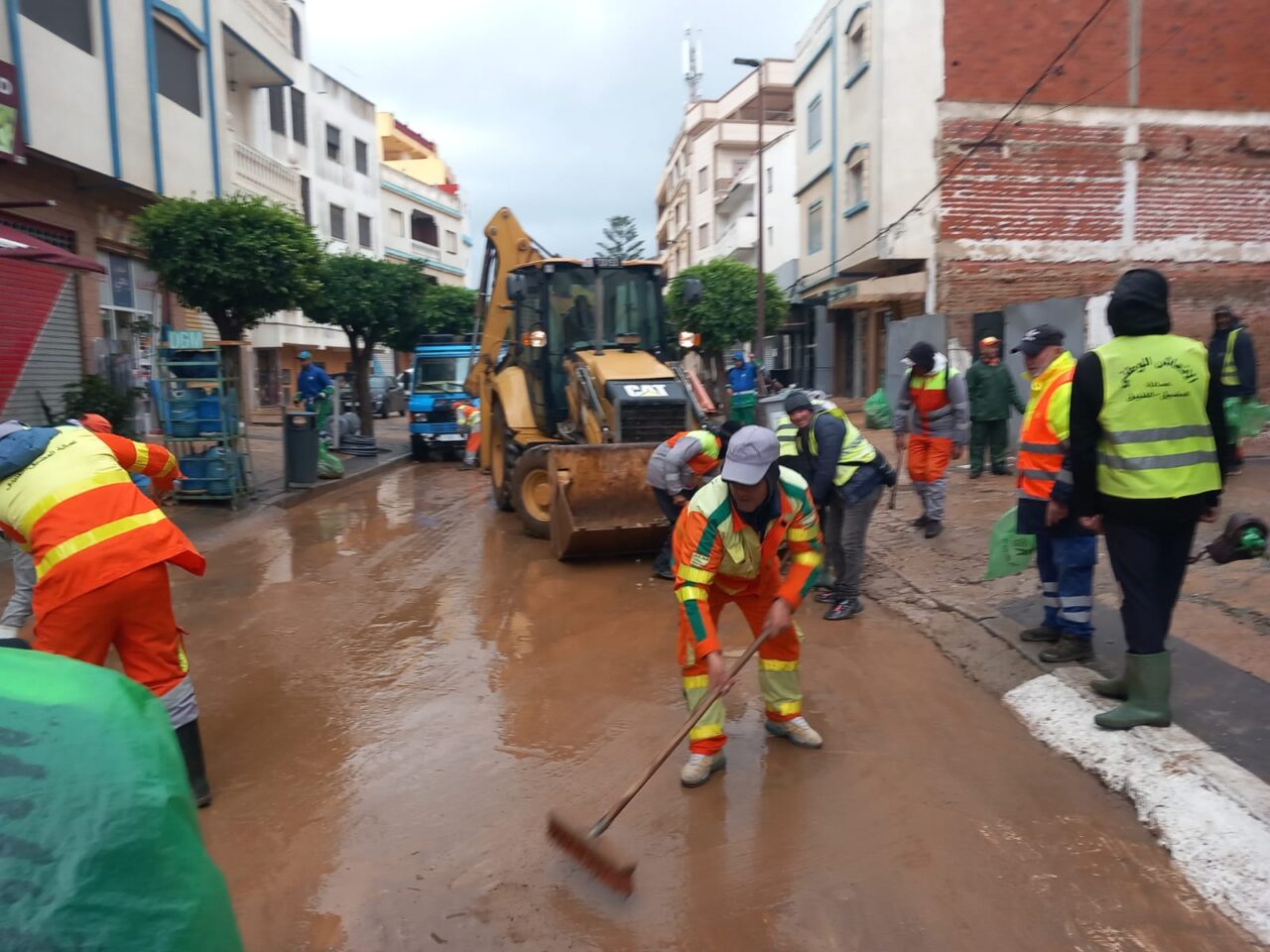 أمطار غزيرة بتطوان و عمالة المضيق الفنيدق تسببت في خسائر مادية وتعطيل نسبي لحركة السير و الجولان بالمداخل.. 13 1000406436