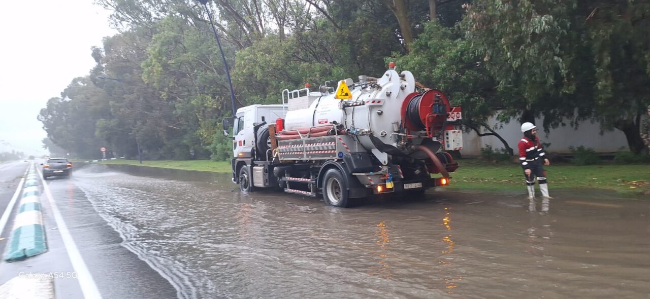 أمطار غزيرة بتطوان و عمالة المضيق الفنيدق تسببت في خسائر مادية وتعطيل نسبي لحركة السير و الجولان بالمداخل.. 14 1000406437