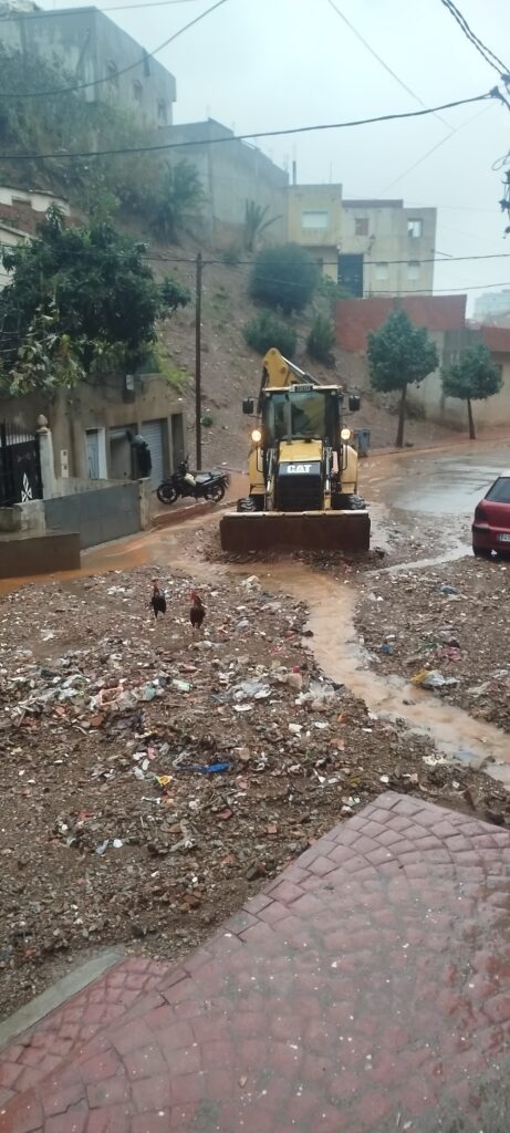 أمطار غزيرة بتطوان و عمالة المضيق الفنيدق تسببت في خسائر مادية وتعطيل نسبي لحركة السير و الجولان بالمداخل.. 15 1000406438