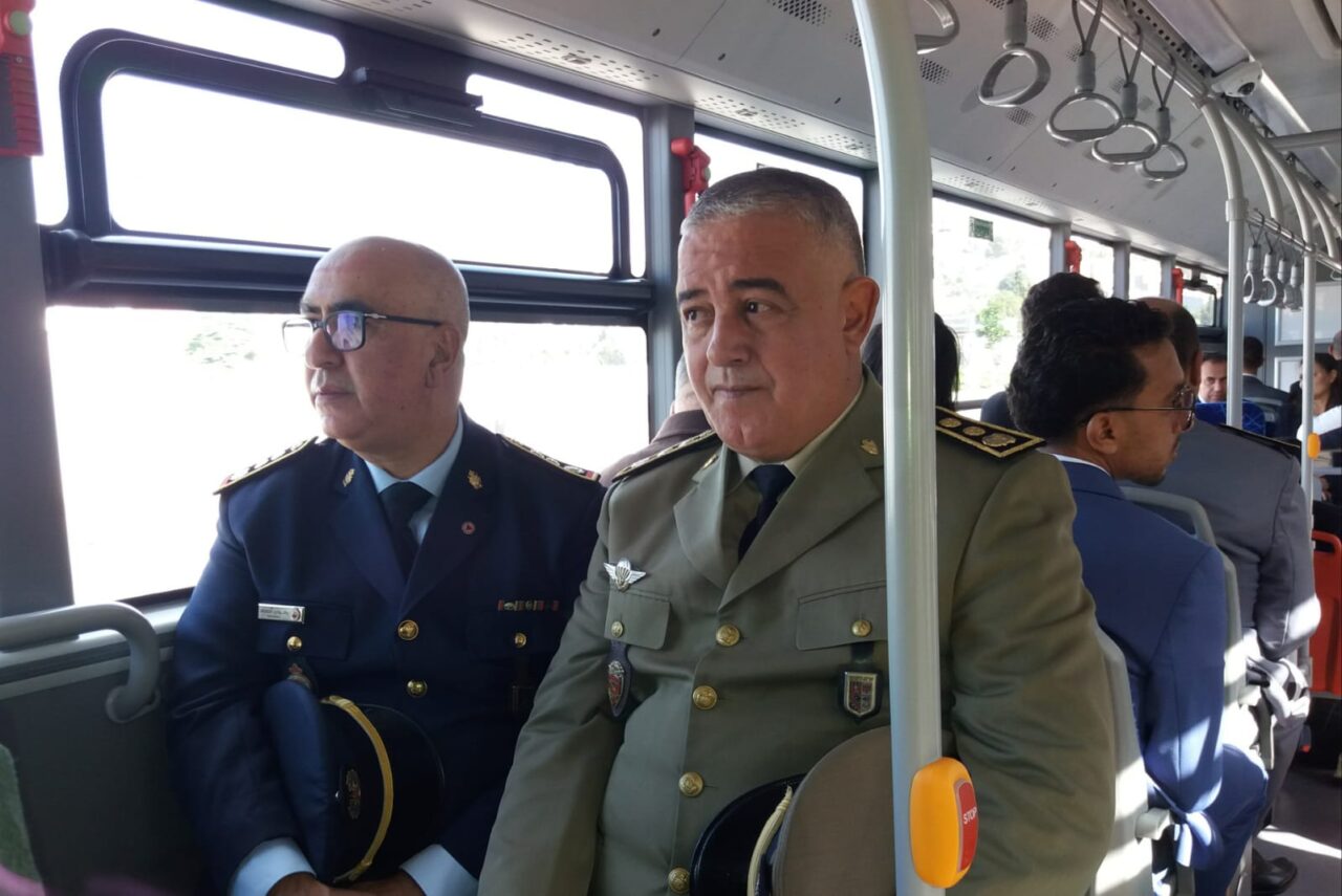 الوالي التازي يعطي الانطلاقة الرسمية للحافلات الذكية بطنجة 3 1000407181