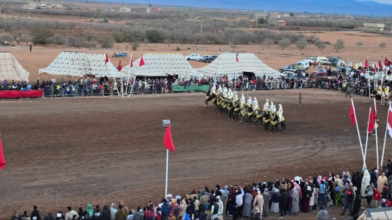 قلعة السراغنة: زيارة عامل الاقليم ونجاح المهرجان الفرائطة الذي نظمته جمعية الوفاء للتنمية وسط ظروف امنية جيدة . 2 1000407214