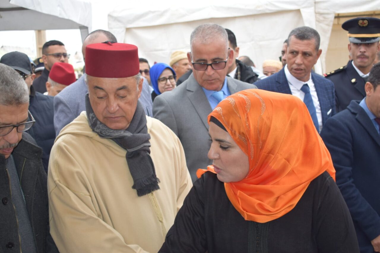 قلعة السراغنة: زيارة عامل الاقليم ونجاح المهرجان الفرائطة الذي نظمته جمعية الوفاء للتنمية وسط ظروف امنية جيدة . 9 1000407221