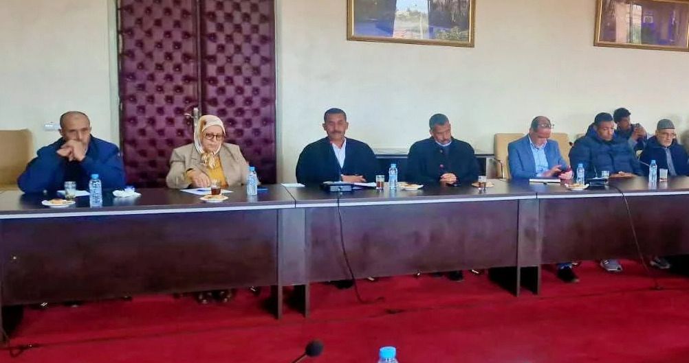 بالصور : برئاسة عبد الله الناجي.. مجلس جماعة الويدان يعقد دورة استثنائية لمراجعة القرارات الجبائية 2 1000408139