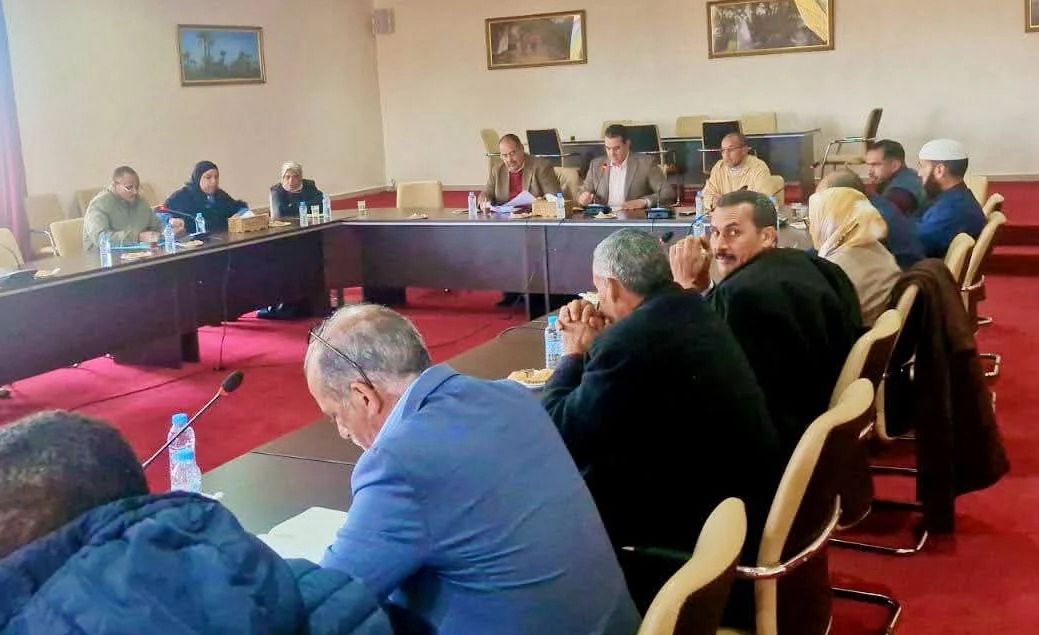 بالصور : برئاسة عبد الله الناجي.. مجلس جماعة الويدان يعقد دورة استثنائية لمراجعة القرارات الجبائية 3 1000408140