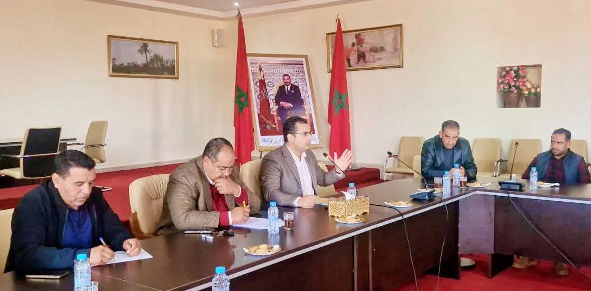 بالصور : برئاسة عبد الله الناجي.. مجلس جماعة الويدان يعقد دورة استثنائية لمراجعة القرارات الجبائية 5 1000408142