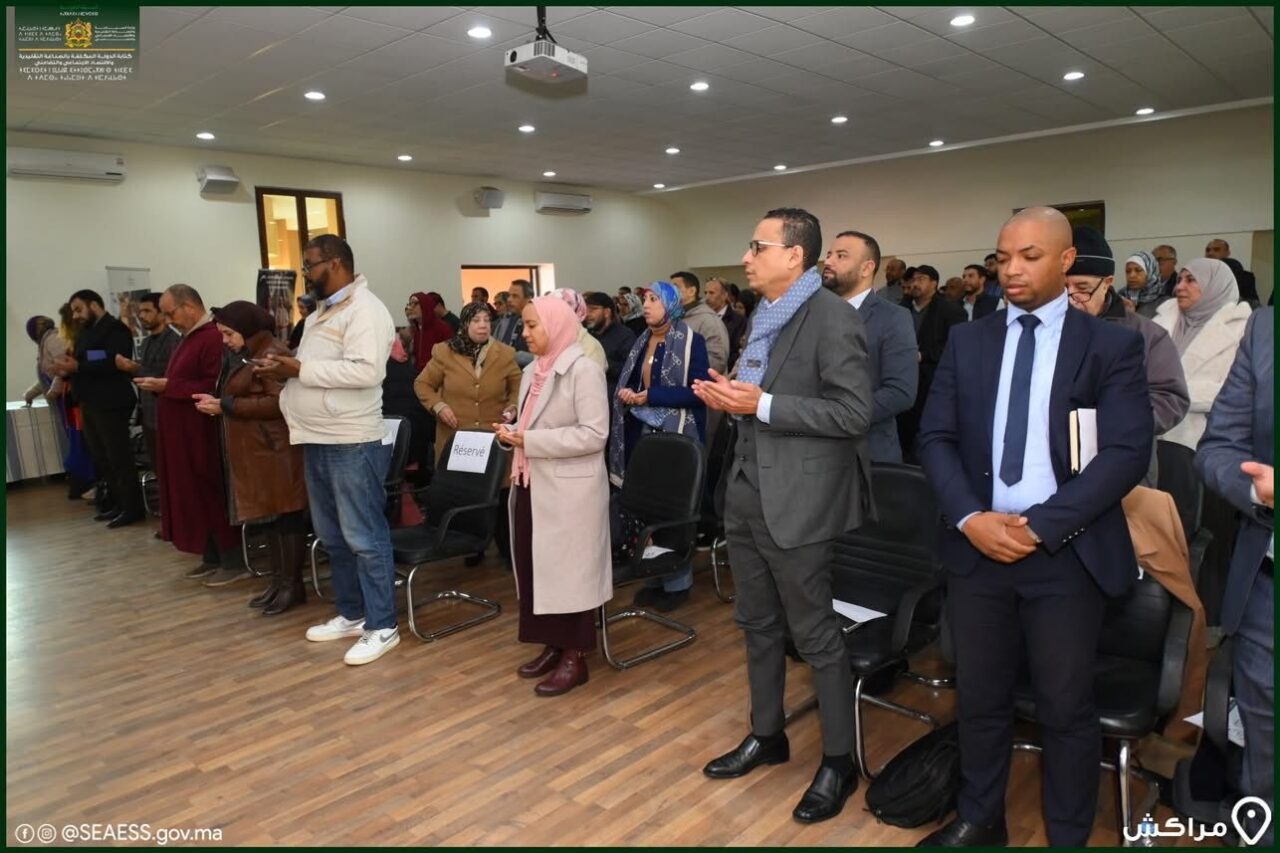 بالصور : حسن شميس رئيس غرفة الصناعة التقليدية لجهة مراكش-آسفي يشرف على لقاء تواصلي لقافلة المهني لتعريف الصناع ببرامج دعم وتحديث القطاع 5 1000408534