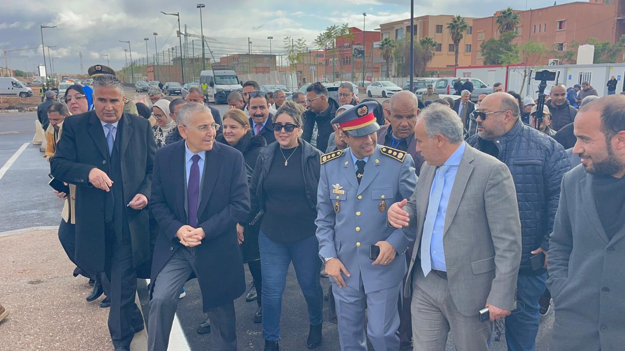 بالصور.. والي جهة مراكش آسفي ورئيس الجهة يدشنان ممراً تحت أرضي ويعطيان انطلاقة جيل جديد من حافلات النقل الحضري بمراكش 8 1000409640