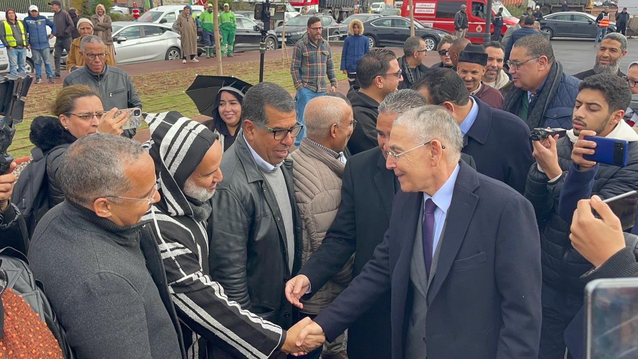 بالصور.. والي جهة مراكش آسفي ورئيس الجهة يدشنان ممراً تحت أرضي ويعطيان انطلاقة جيل جديد من حافلات النقل الحضري بمراكش 7 1000409645