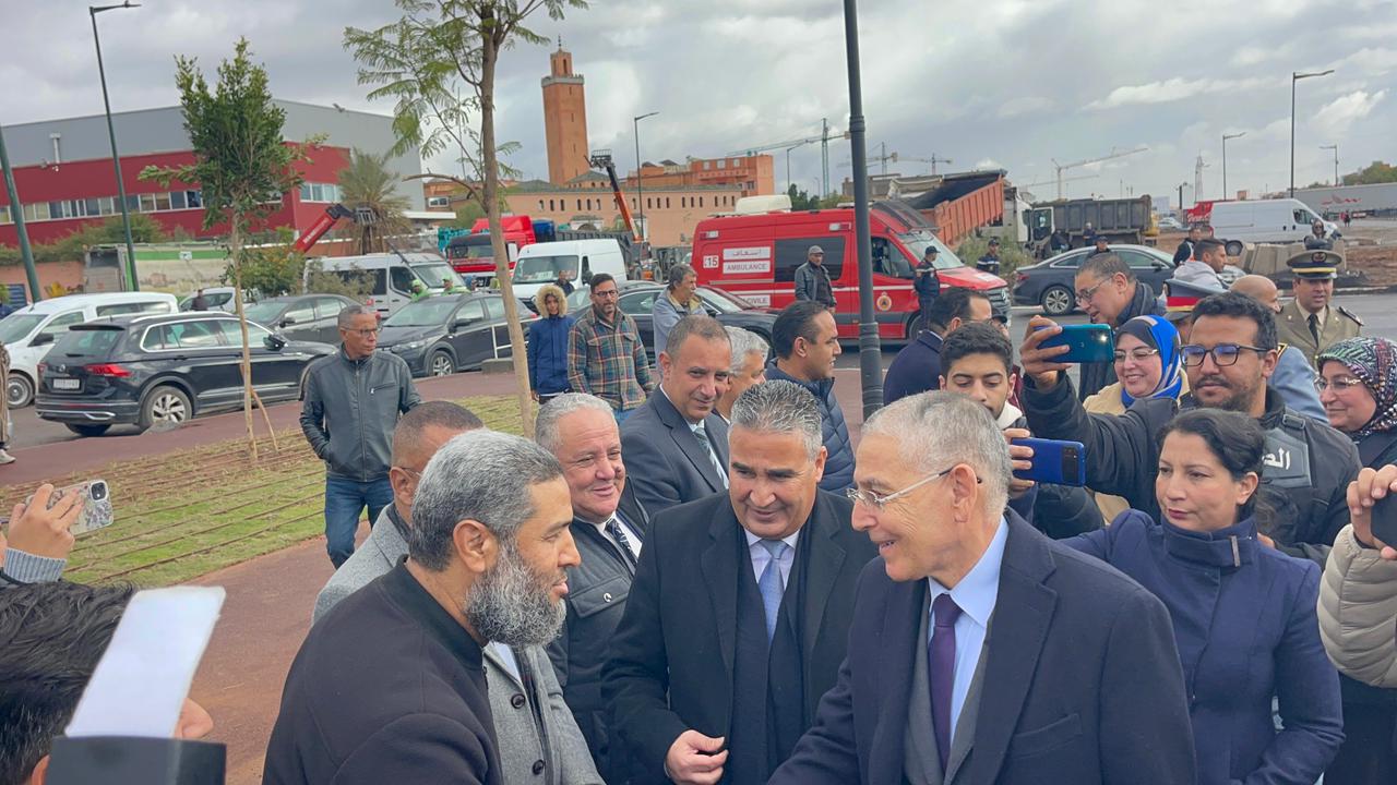 بالصور.. والي جهة مراكش آسفي ورئيس الجهة يدشنان ممراً تحت أرضي ويعطيان انطلاقة جيل جديد من حافلات النقل الحضري بمراكش 2 1000409646