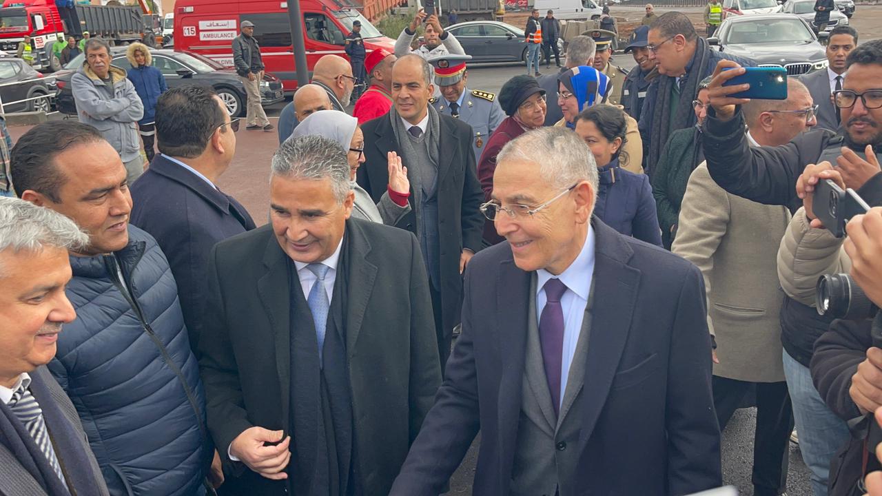 بالصور.. والي جهة مراكش آسفي ورئيس الجهة يدشنان ممراً تحت أرضي ويعطيان انطلاقة جيل جديد من حافلات النقل الحضري بمراكش 3 1000409647