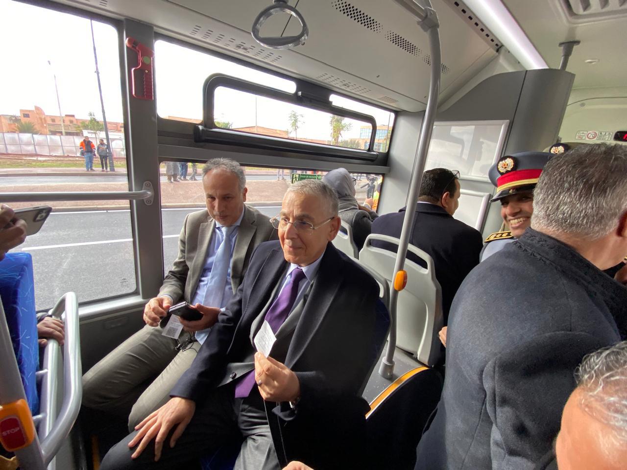 بالصور.. والي جهة مراكش آسفي ورئيس الجهة يدشنان ممراً تحت أرضي ويعطيان انطلاقة جيل جديد من حافلات النقل الحضري بمراكش 12 1000409659