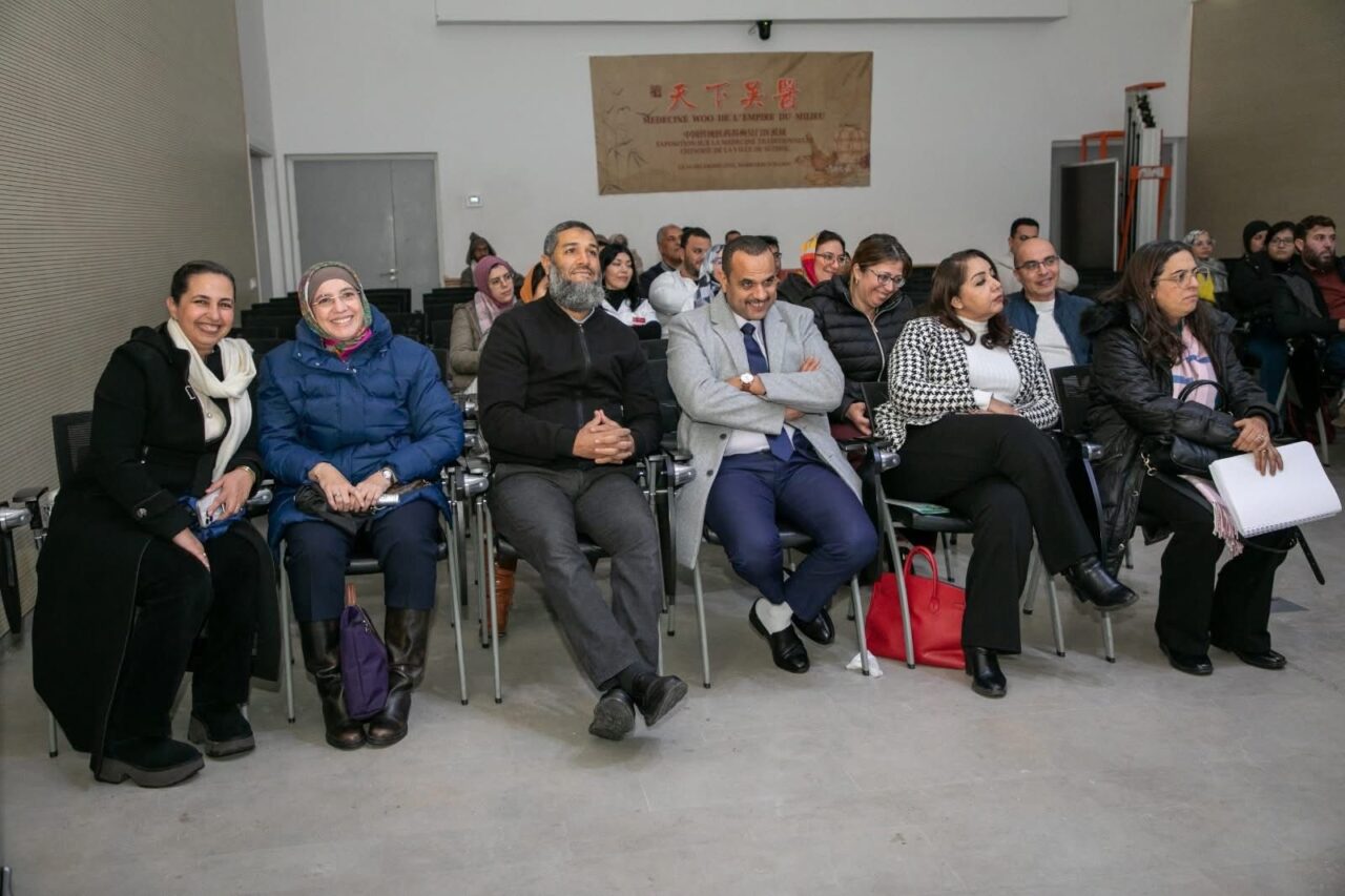 بالصور : عبد العزيز أبو سعيد يمثل جماعة مراكش في استقبال وفد صحي من مدينة سوتزو الصينية 5 1000409895