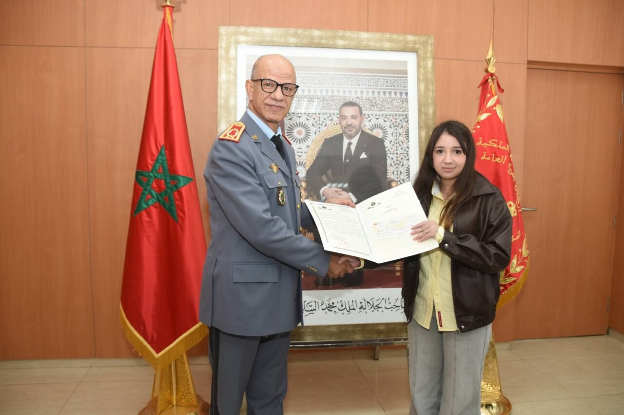 استفادة 102 تلميذ و تلميذة المتوفقين في الدراسة على ربوع المملكة ابناء العسكريين و موظفي ادارة الدفاع الوطني و قدماء المحاربين و المتقاعدين العسكريين 2 1000410137