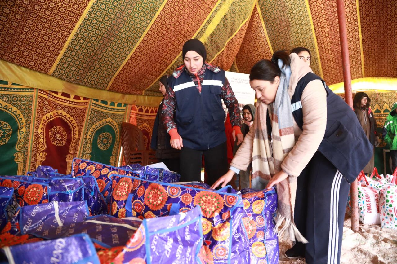 قافلة تضامنية لـ“عطاء الشباب” تخفف وطأة البرد عن ساكنة دوار تاغزوت بإقليم الحوز 10 1000419001