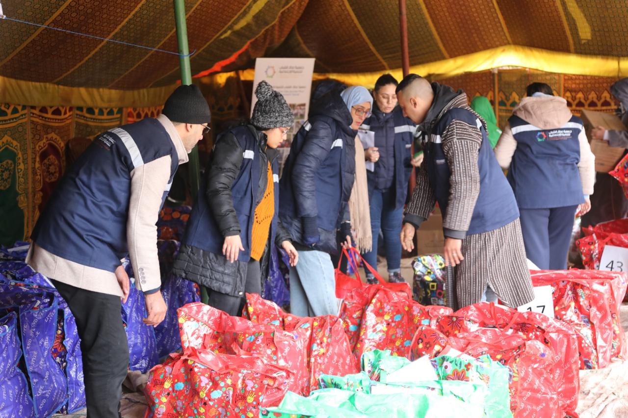 قافلة تضامنية لـ“عطاء الشباب” تخفف وطأة البرد عن ساكنة دوار تاغزوت بإقليم الحوز 5 1000419002