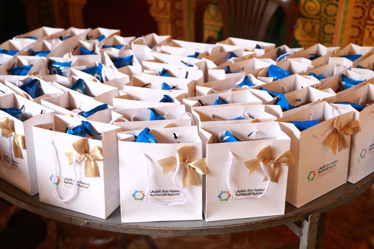 قافلة تضامنية لـ“عطاء الشباب” تخفف وطأة البرد عن ساكنة دوار تاغزوت بإقليم الحوز 2 1000419005