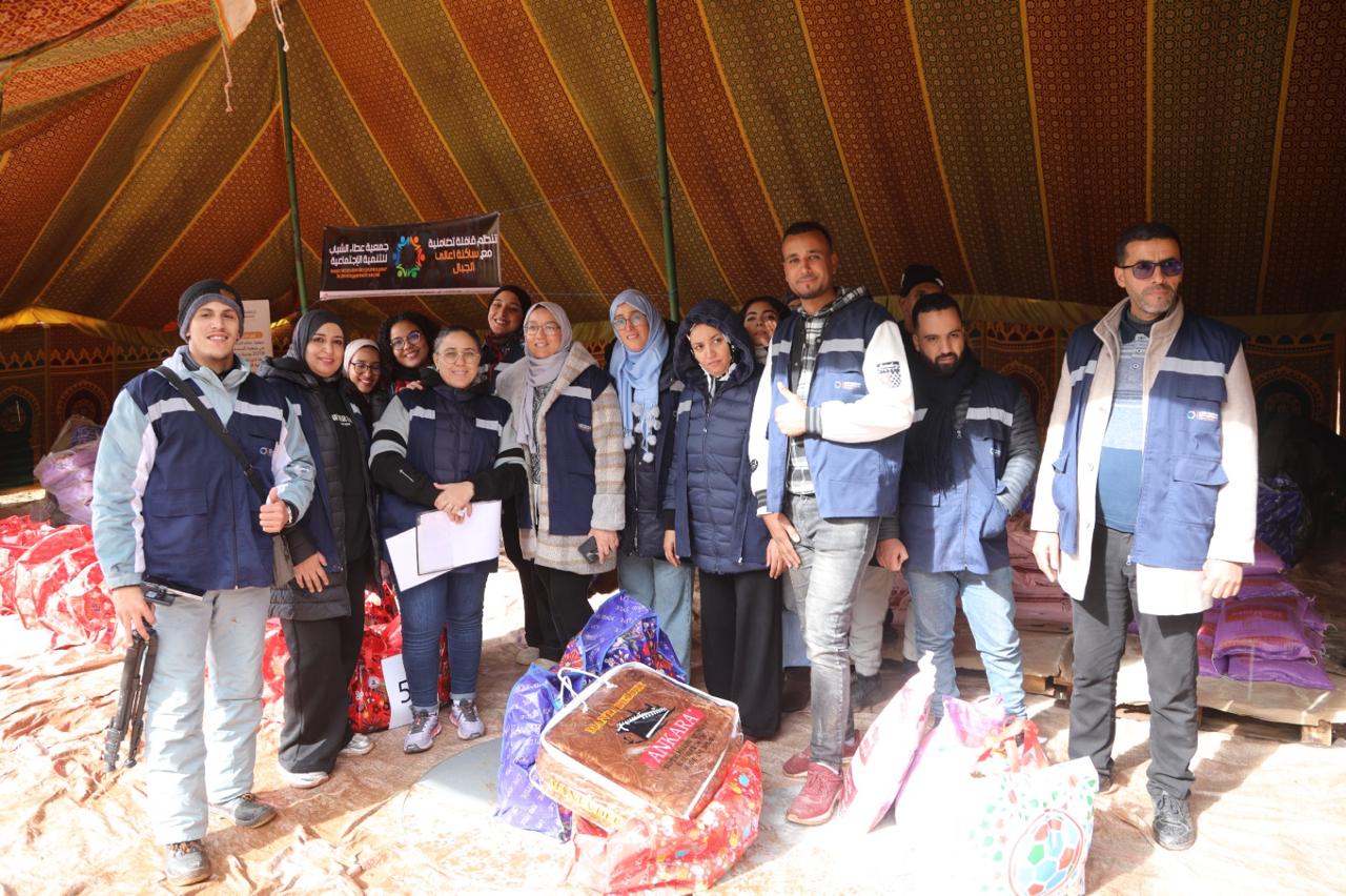 قافلة تضامنية لـ“عطاء الشباب” تخفف وطأة البرد عن ساكنة دوار تاغزوت بإقليم الحوز 3 1000419006