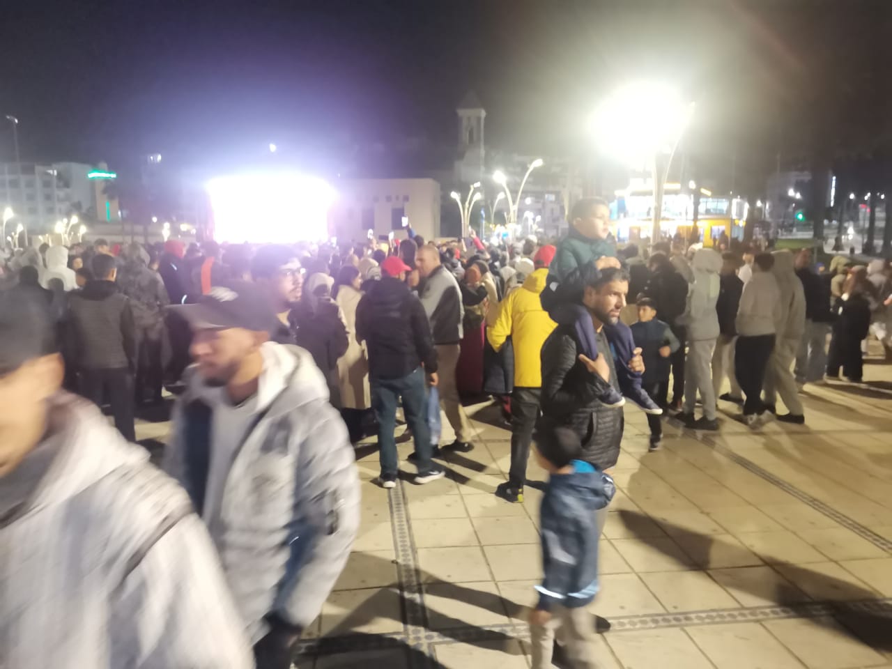 وضع شاشة "زون فان" بالعلم القروي لمتابعة مباريات الكان 2025 المنظمة في المغرب. 3 1000419314