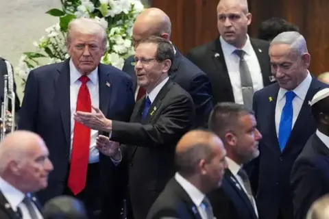 هرتسوغ يرفض عفو ترامب عن نتنياهو ويؤكد سيادة القضاء الإسرائيلي 1 1297415.jpeg 1024x682 1