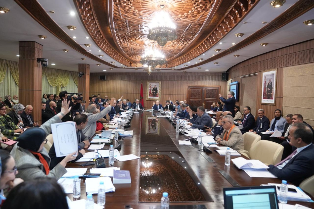 لجنة المالية بالمستشارين تصادق على الجزء الأول من مشروع قانون المالية 2026 1 692ead23d3d56 1024x683 1