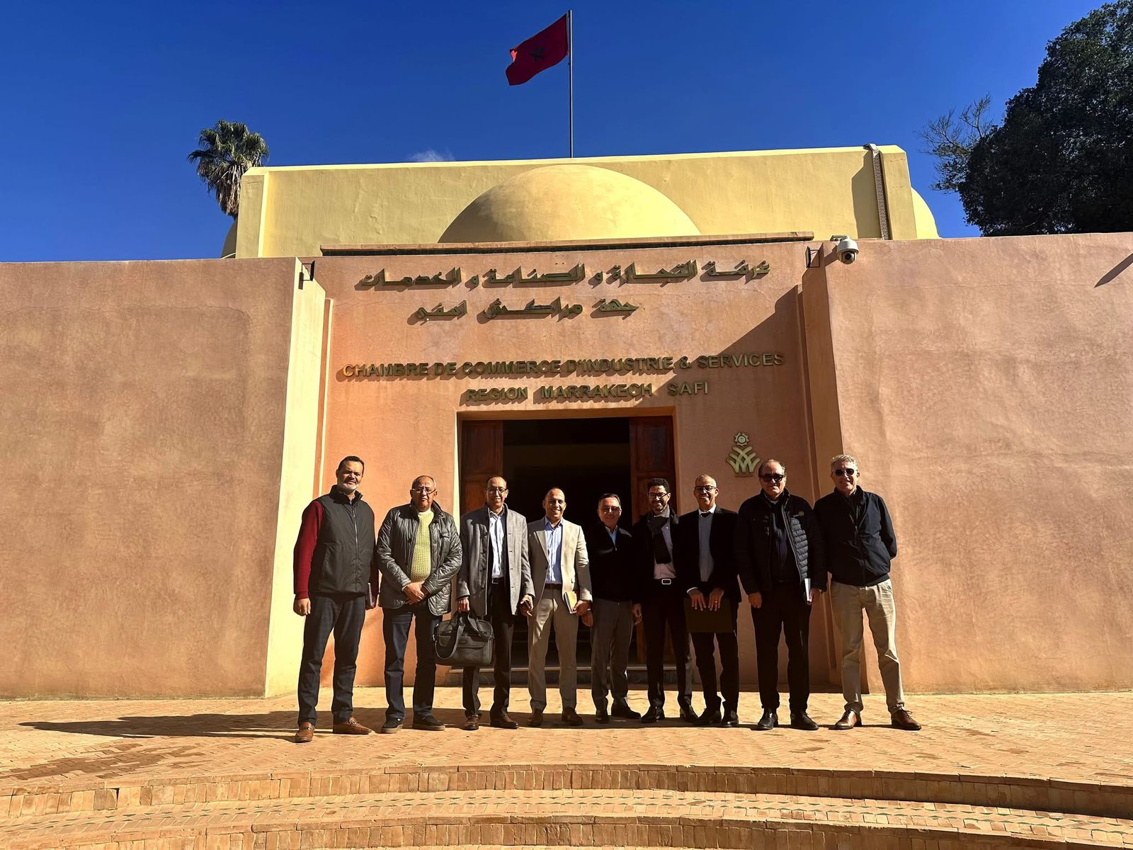 غرفة التجارة والصناعة والخدمات لجهة مراكش اسفي تعقداجتماع تنسيقي مع المكتب الجهوي للمنظمة المهنية المحاسبين المعتميدين 1 IMG 20251206 WA0022