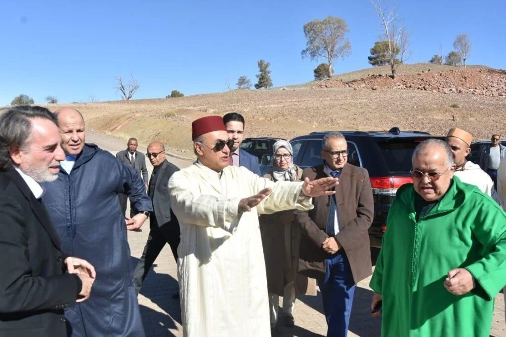 بالصور : عامل إقليم قلعة السراغنة يزور جماعة سيدي رحال لتثمين التراث الروحي وتتبع مشاريع البنية التحتية 1 IMG 20251207 WA0014