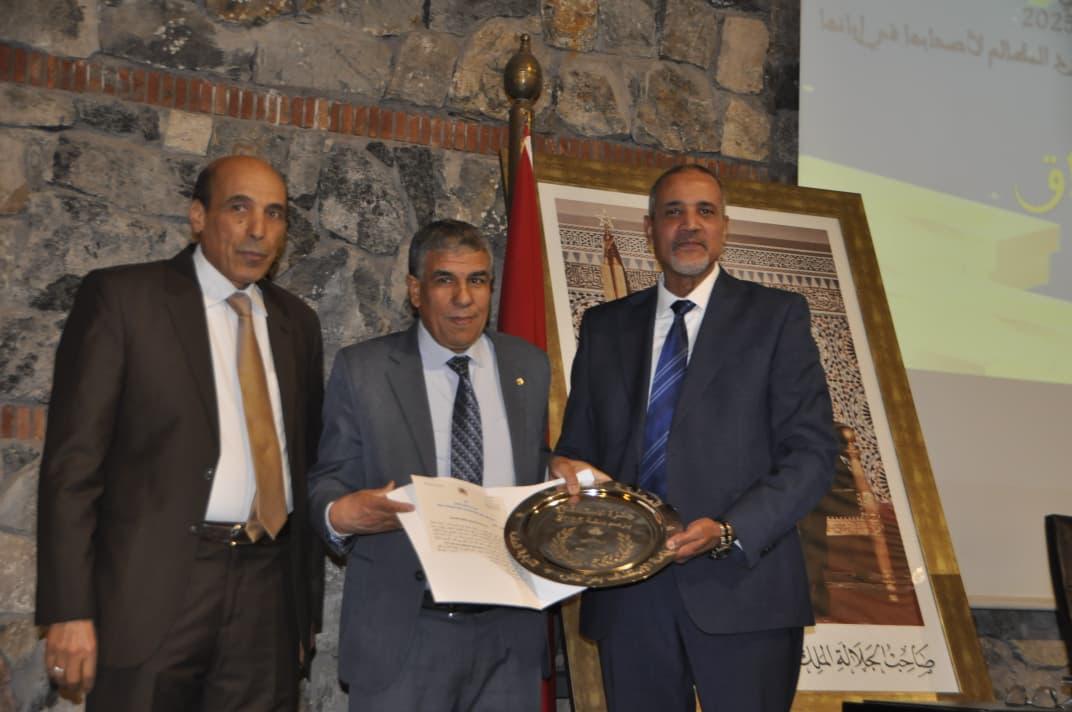 بالصور : الأستاذ خالد كردودي الوكيل العام للملك يشرف على حفل تسليم جوائز الاستحقاق بمحكمة الاستئناف بمراكش بمناسبة اليوم العالمي لحقوق الإنسان 1 IMG 20251209 WA0104