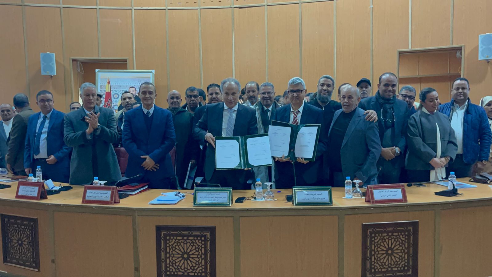 بالصور : برئاسة سمير كودار.. مجموعة “مراكش للنقل” تعلن موعد انطلاق الحافلات الجديدة المزوّدة بالتكييف والإنترنت 1 IMG 20251210 WA00511