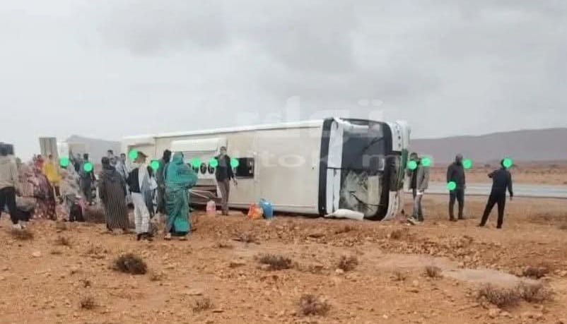 كلميم : انقلاب حافلة للمسافرين بالطريق الجهوية 121 الرابطة بين بين كلميم و بويرزكارن عبر جماعة تكانت 1 IMG 20251212 WA0081