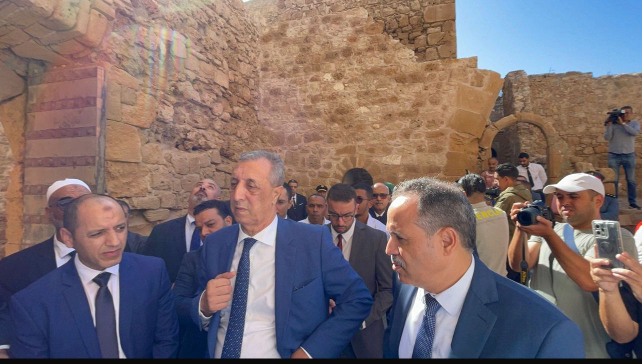 والي جهة مراكش-آسفي السابق فريد شوراق حذّر من مخاطر تصريف مياه الأمطار بقصر البحر خلال زيارة رسمية لآسفي 1 IMG 20251215 WA00202