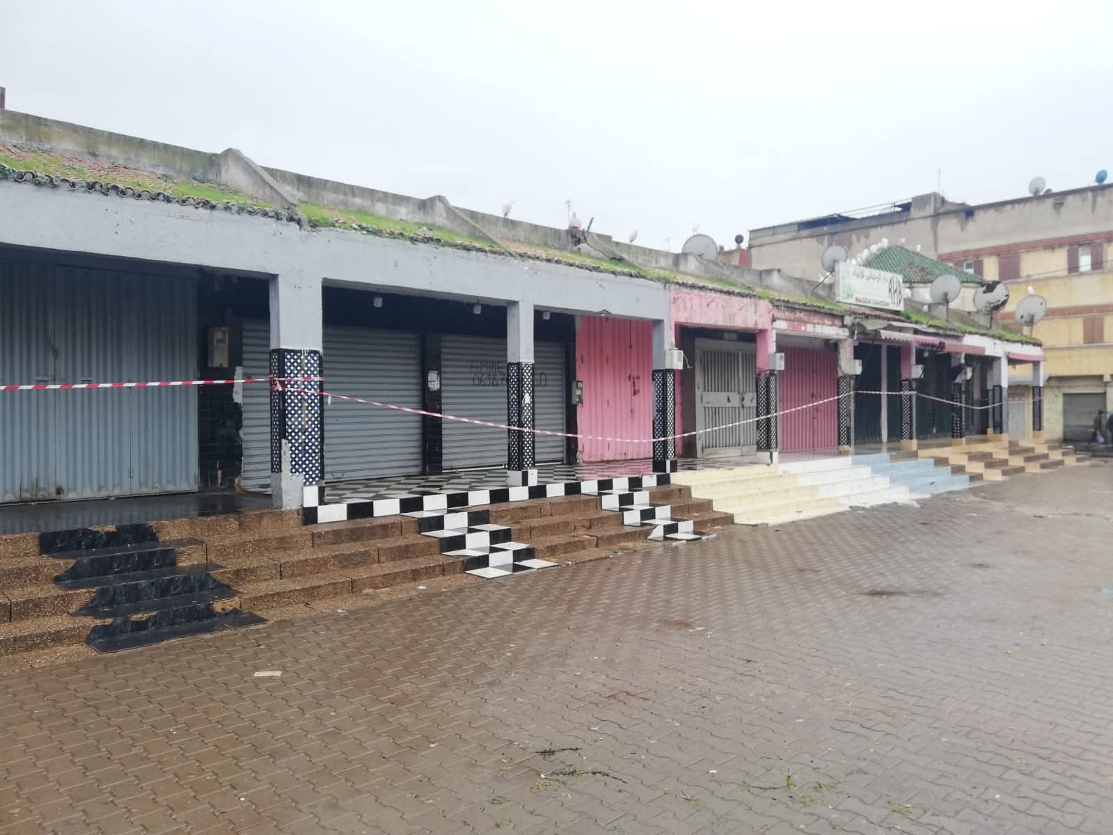إغلاق محلات المركب التجاري بالحي الحسني ببرشيد بسبب وضعيته الكارثية عمر بوعلام 1 IMG 20251216 WA0068