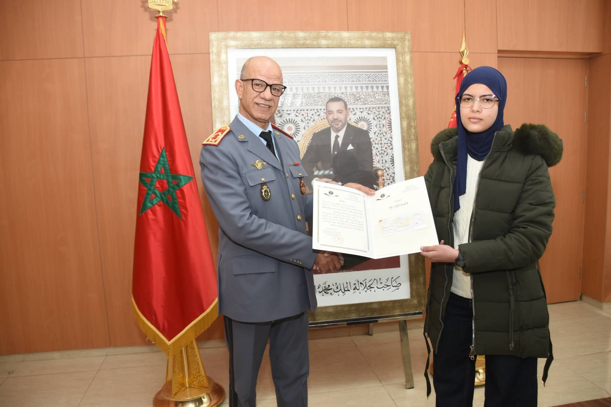 استفادة 102 تلميذ و تلميذة المتوفقين في الدراسة على ربوع المملكة ابناء العسكريين و موظفي ادارة الدفاع الوطني و قدماء المحاربين و المتقاعدين العسكريين 1 IMG 20251218 WA0047