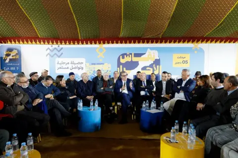 نقاش الأحرار بميدلت.. أخنوش يؤكد الاستمرار في الإنصات للمواطنين والاستجابة لتطلعاتهم رغم كل الصعوبات 1 WhatsApp Image 2025 12 06 at 00.37.03 1024x683 1