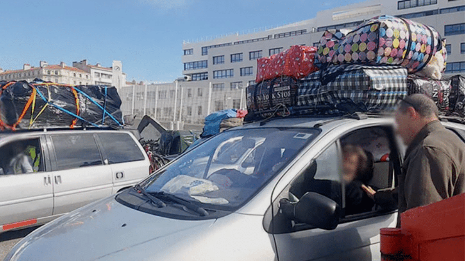 منع دخول المركبات النفعية المحمّلة فوق السقف بميناء طنجة المتوسط يدخل حيز التنفيذ 1 awras 1740211392