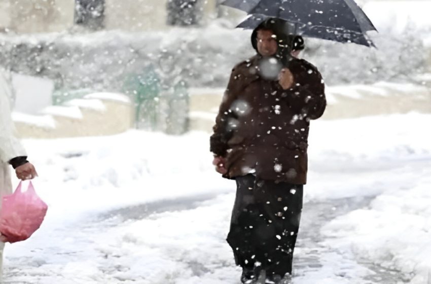 تساقطات ثلجية وأمطار قوية أحيانا رعدية مرتقبة اليوم السبت وغدا الأحد بعدد من مناطق المملكة 1 نشرة إنذارية 850x560 1