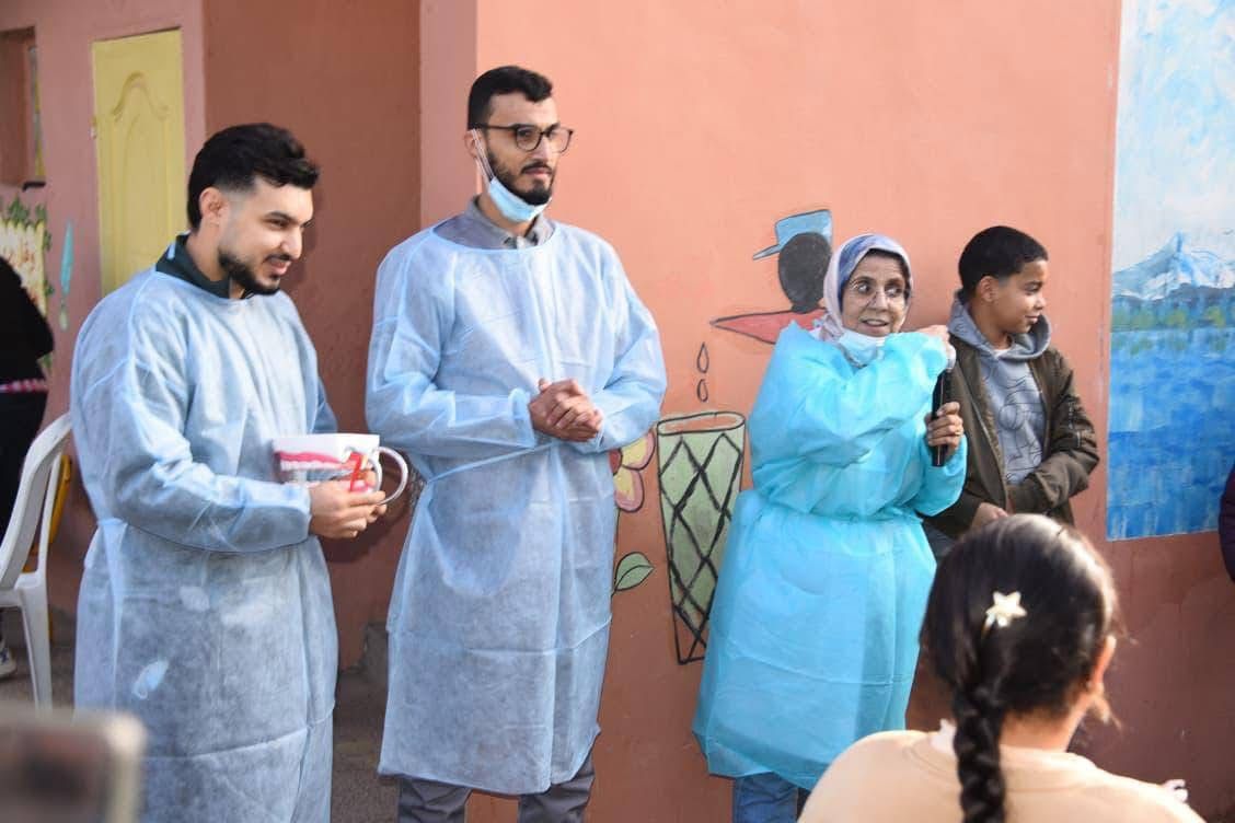 بالصور : جمعية قافلة المستقبل بمراكش تنظم قافلة طبية متعددة التخصصات لفائدة تلاميذ مدرسة سيدي بن سليمان بالمدينة العتيقة 7 1000424374