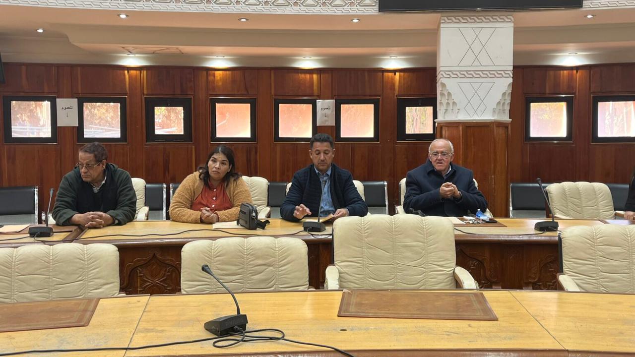 بالصور : برئاسة الدكتور عمر السالكي انعقاد الدورة العادية لمجلس مقاطعة جليز بمراكش 5 1000426572