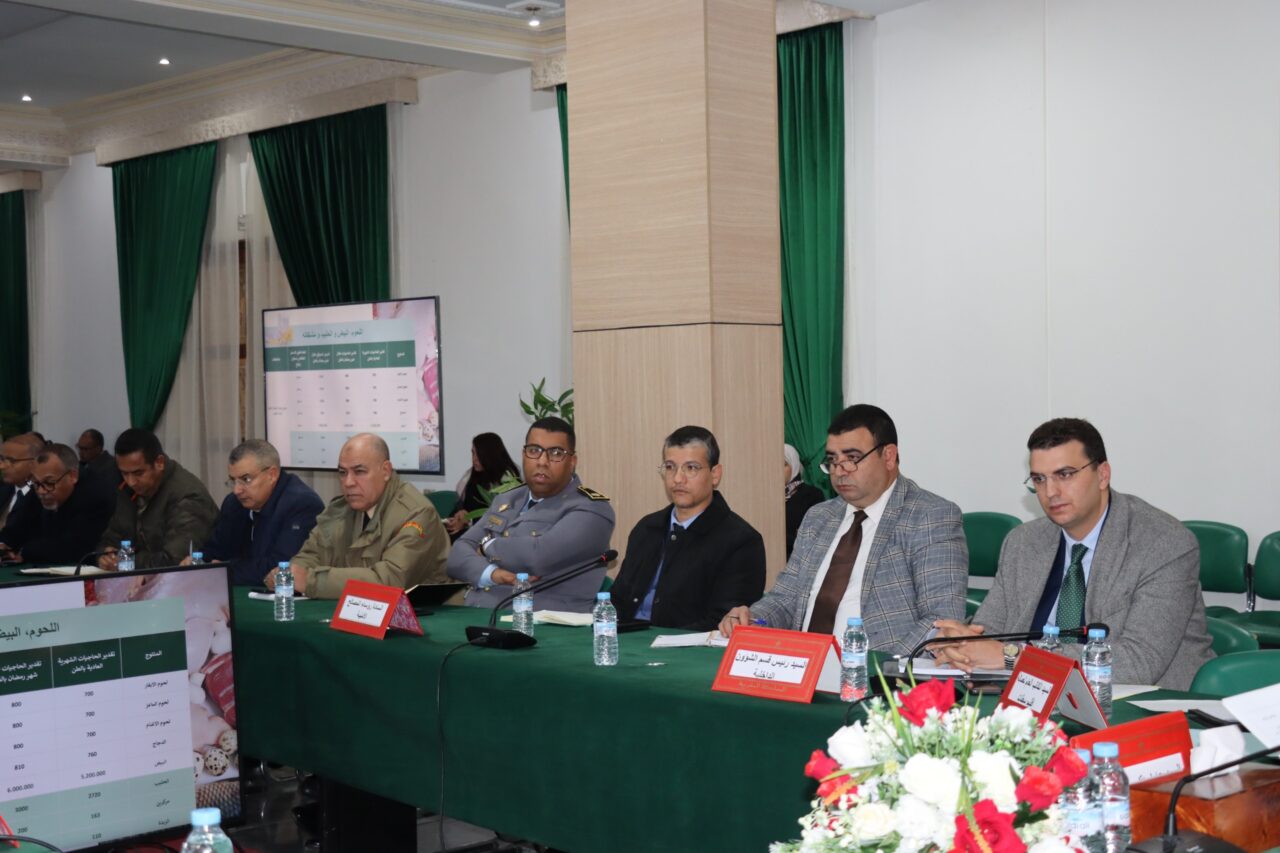 إجراءات استباقية في اجتماع بعمالة سطات لضمان التزويد الكافي للأسواق بالمواد الإستهلاكية بمناسبة اقتراب شهر رمضان الأبرك.. 4 1000427843